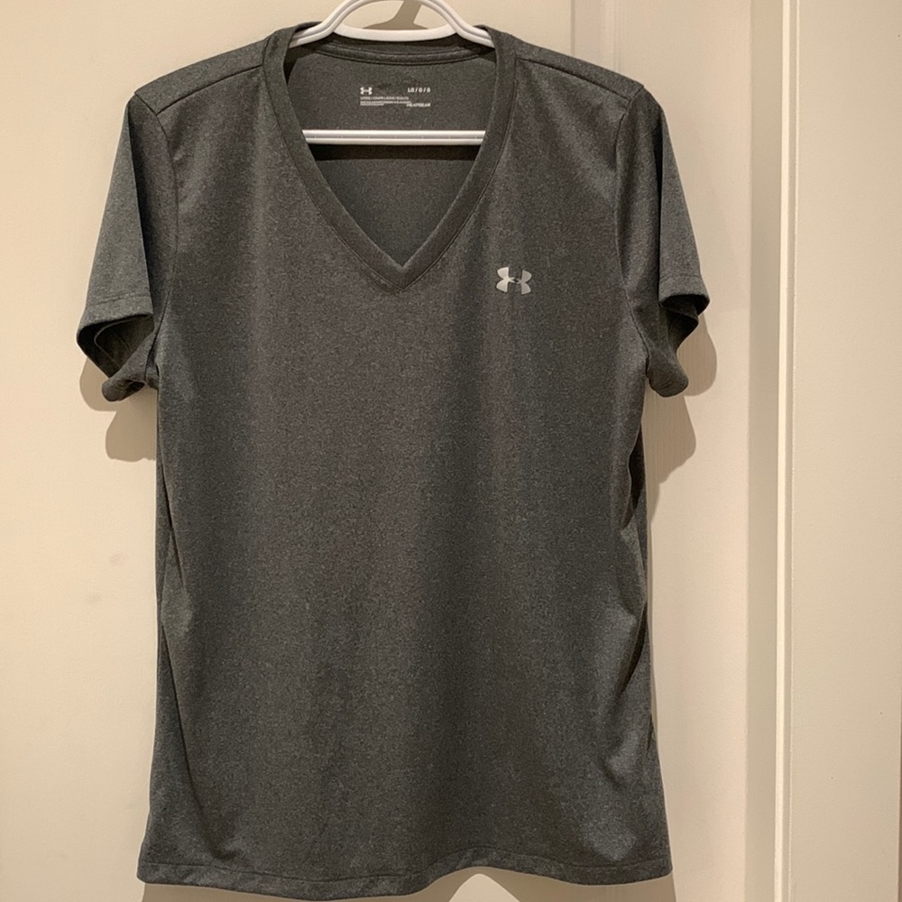 Women’s under armour top